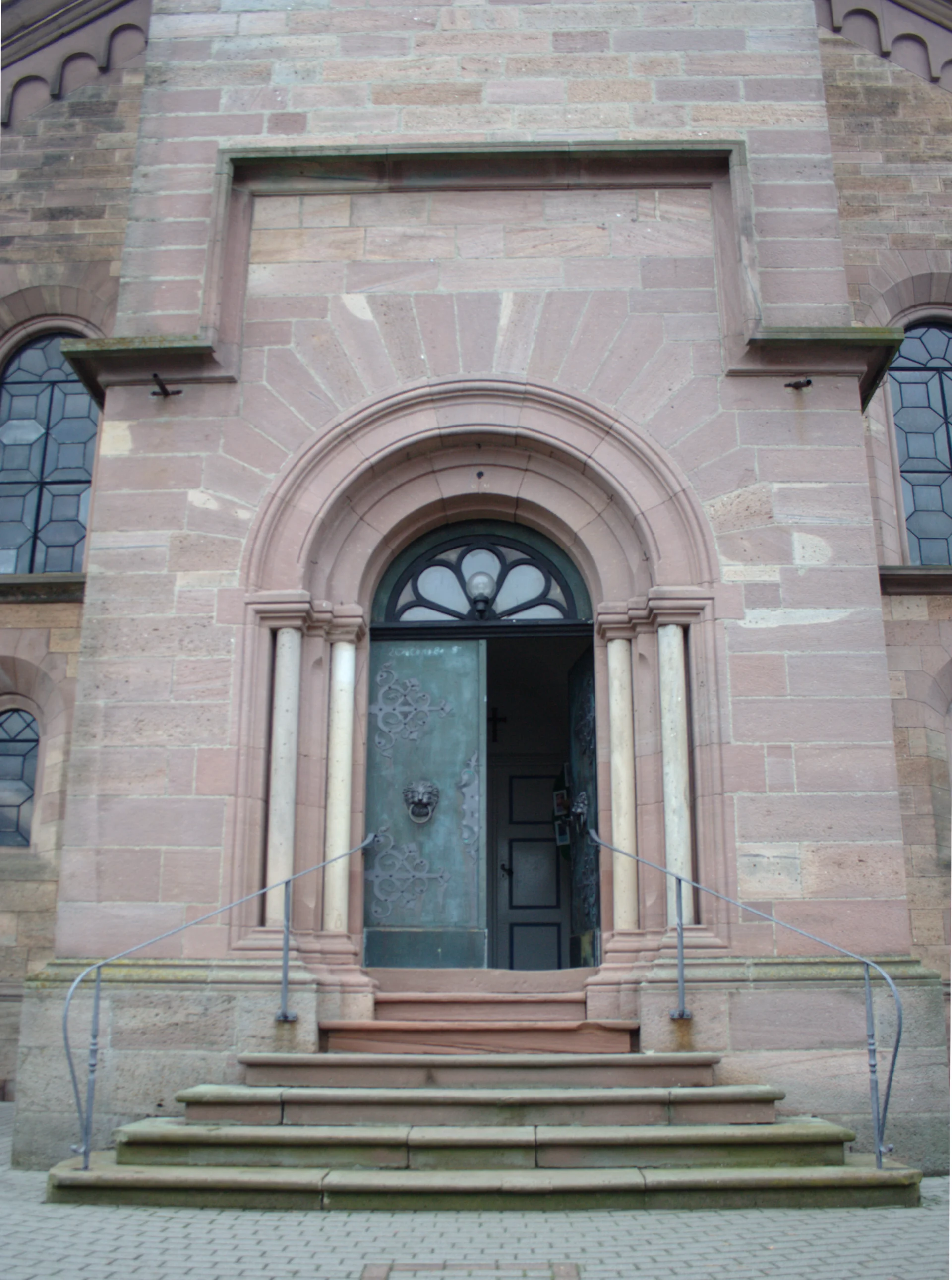 Portal der Engelröder Kirche